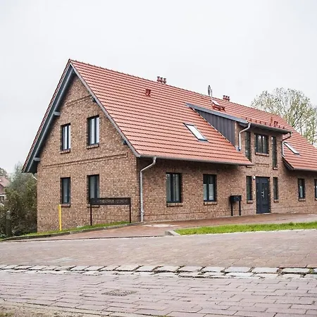 Small House Modern Retreat *